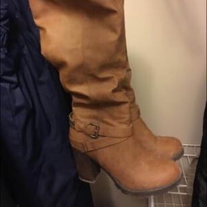 Women’s heel boots. Camel
